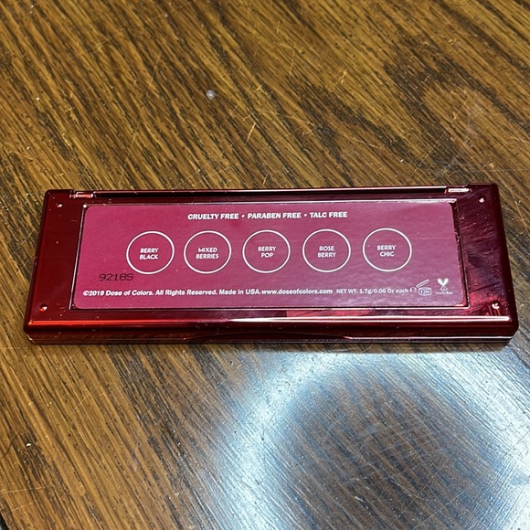 Dose of color blushing berries eyeshadow palette, brand new w/o box - Picture 3 of 3